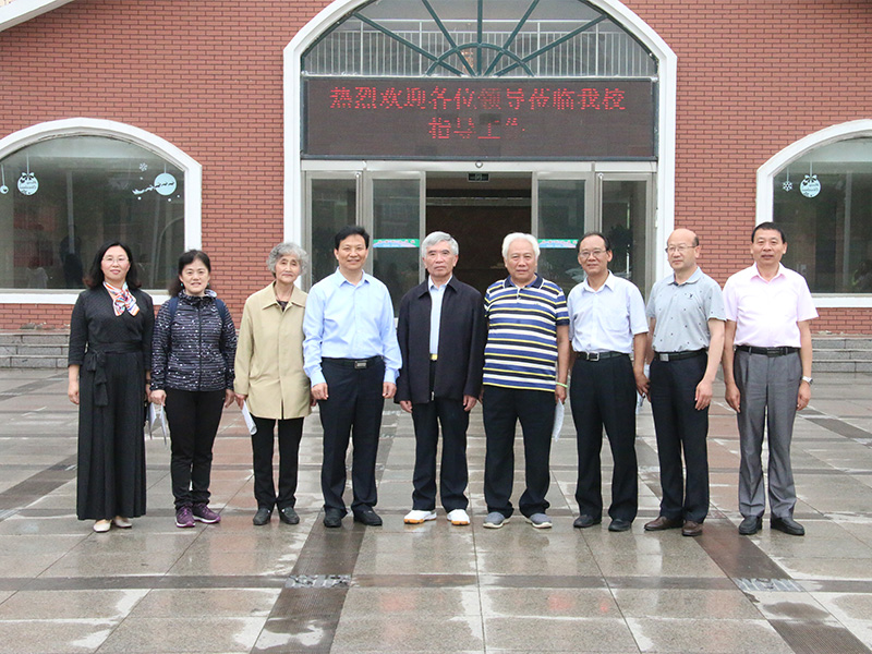 5月25日，北京大学原副校长林钧敬等一行来到鹤壁科达学校指导工作
