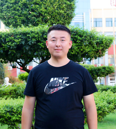 　　祝智庭  　　华东师范大学终身教授  　　教育技术学博导，教育信息化系统工程研究中心主任，教育部教育信息化技术标准委员会主任，联合国教科文组织ECNU联系中心副主任。